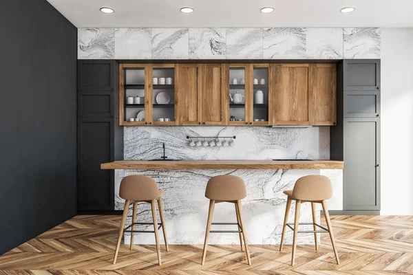 Bar em cozinha cinza e de madeira — Fotografia de Stock