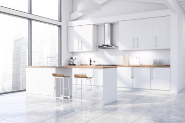 Tavan arası beyaz mutfak köşesi ve bar.