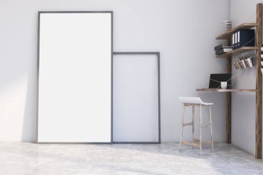 Beyaz ofis içi posterli.