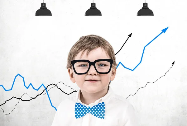 Charmigt litet företag pojke, växande diagram — Stockfoto