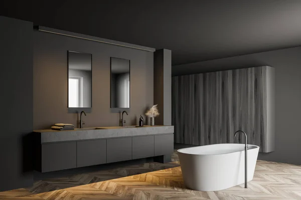 Coin salle de bain gris et bois avec armoire — Photo