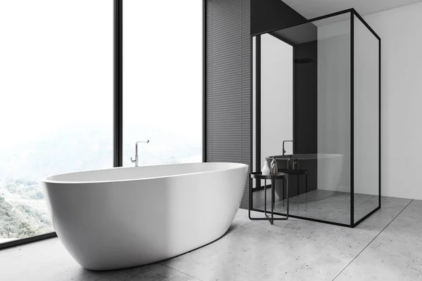 Rincón de baño blanco y gris con bañera y ducha — Foto de Stock