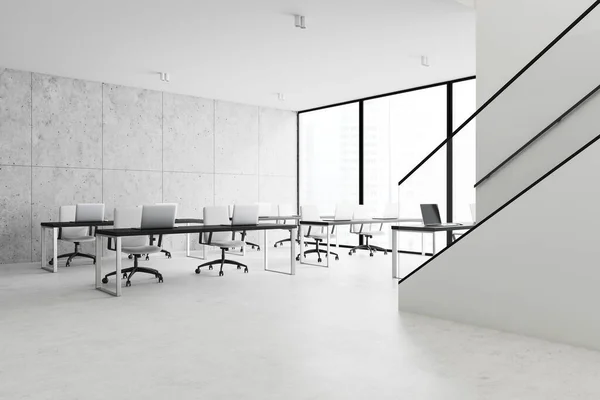 Escritório espaço aberto panorâmico branco com escadas — Fotografia de Stock