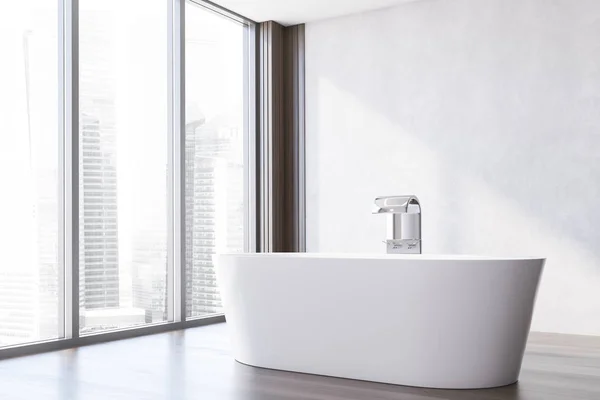 Esquina de baño panorámica blanca con bañera — Foto de Stock