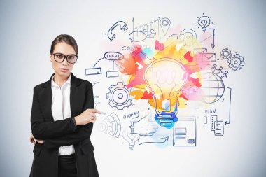 Kendine güvenen kadın ve onun parlak iş fikri