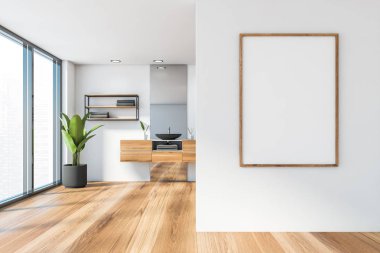 Lüks beyaz banyo içi, lavabo ve poster.