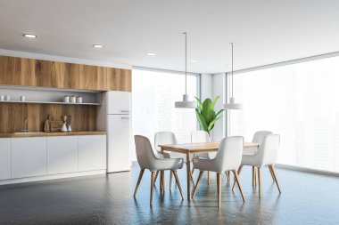 Masa ile beyaz ve ahşap mutfak köşesi