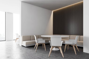 Kanepeli beyaz ve siyah kafe.