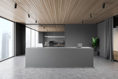 Gri açık uzay ofisindeki resepsiyon masası
