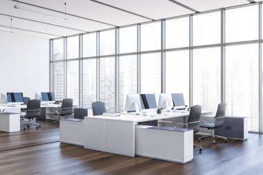 Beyaz panoramik açık alan ofis köşesi
