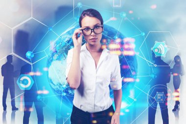 CEO ve ekibi şehirde, küresel ağ.