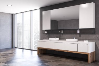 Gri ve ahşap banyo köşesi çift lavabolu.