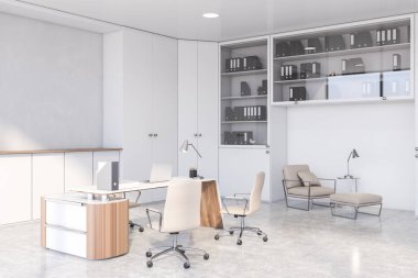 Beyaz patron ofisi köşesinde bej sandalyeler