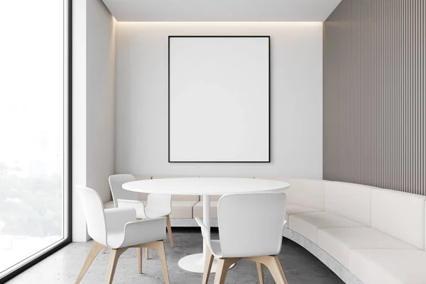 Ristorante bianco interno con divano e poster — Foto Stock