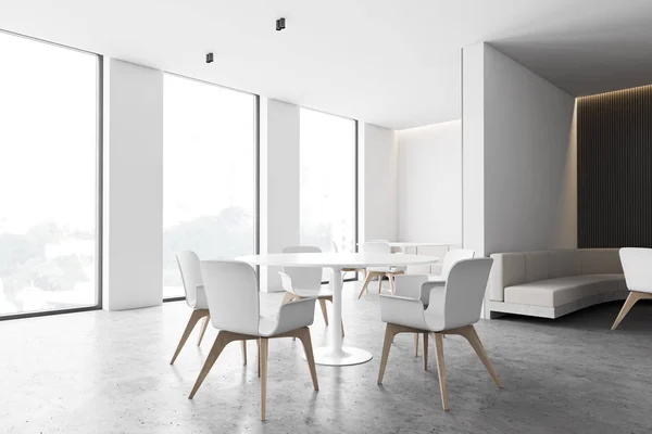 Witte en grijze cafe hoek met ronde tafels — Stockfoto