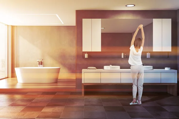 Woman in grey and white bathroom — Stock Photo, Image