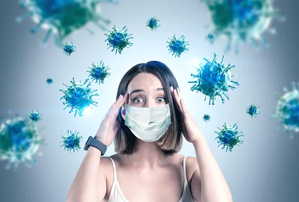 Scared young woman in mask, coronavirus panic — Stock Photo, Image