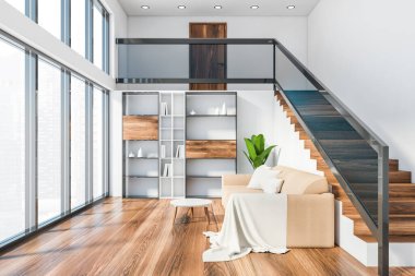 Panoramik oturma odasının içinde beyaz duvarlar, ahşap zemin, yanında kitaplık ve merdiven olan bej bir kanepe. Bulanık şehir manzaralı bir pencere. 3d oluşturma