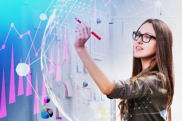 Jeune Femme Affaires Écrivant Sur Tableau Blanc Dans Bureau Flou — Photo