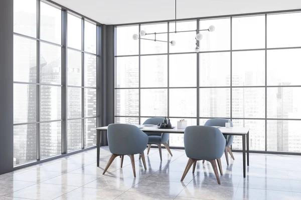 Canto Sala Jantar Panorâmica Com Paredes Cinza Piso Azulejo Mesa — Fotografia de Stock