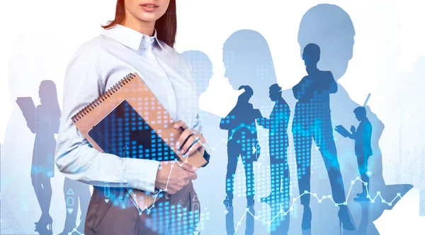 Zakenvrouw Met Notebook Haar Teamgenoten Silhouetten Stadsgezicht Achtergrond Met Dubbele — Stockfoto