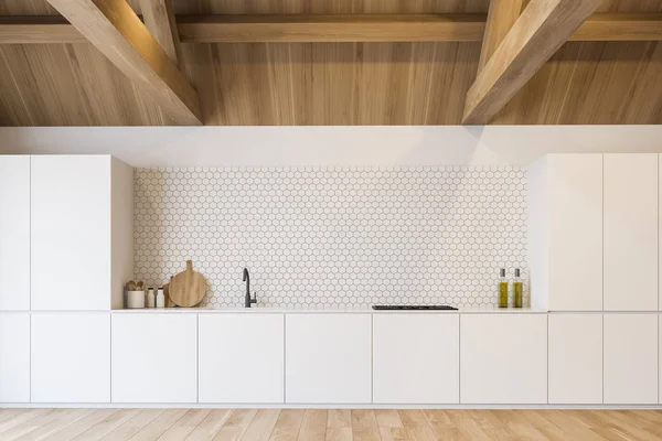 Interior Cozinha Luxuosa Mansão Com Paredes Azulejos Brancos Hexagonais Telhado — Fotografia de Stock