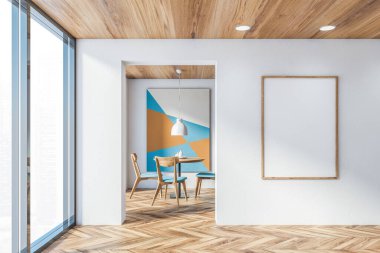 Beyaz duvarlı panoramik yemek odasının içi, ahşap zemin, mavi sandalyeli yuvarlak masa ve soyut resim ve dikey poster çerçevesi. 3d oluşturma