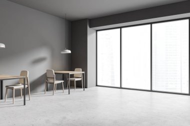 Beyaz sandalyeli kare tahta masalar gri duvarları ve beton zemini olan minimalist restoran iç kısımlarında duruyor. Bulanık şehir manzaralı bir pencere. 3d oluşturma