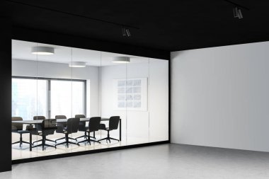 Beyaz ve siyah duvarları olan modern ofis salonunun köşesi, beton zemin ve uzun konferans masası olan cam duvar toplantı odası ve grafikli beyaz tahta. 3d oluşturma