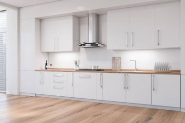 Beyaz duvarları, ahşap zemini, beyaz tezgahları ve rahat dolapları olan şık bir mutfağın köşesi. 3d oluşturma