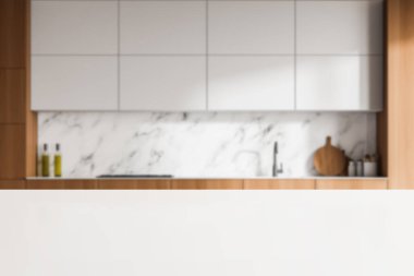 Ürününüz için beyaz mermer duvarları, beyaz dolapları ve ahşap tezgahları olan bulanık minimalist mutfak masası. 3D oluşturma maketi
