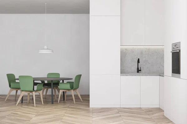 宽敞的厨房的内部 有白色和灰色的墙壁 木制的地板 白色的台面 内置水池和烤箱 灰色的圆形餐桌 绿色的椅子 3D渲染 — 图库照片