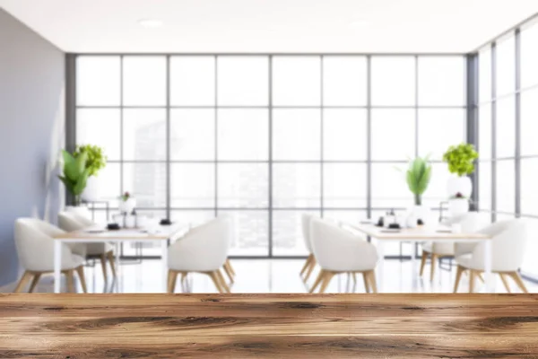 Stůl Pro Váš Produkt Rozmazané Panoramatické Jídelně Nebo Restauraci Šedými — Stock fotografie