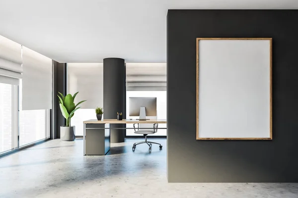 コンクリート床と木製のコンピュータデスクとパノラマのCeoオフィスの灰色の壁にぶら下がっている垂直モックアップポスターフレーム 広告の概念 3Dレンダリング — ストック写真