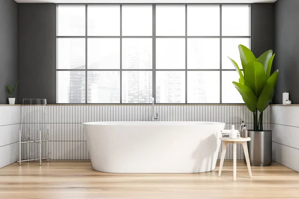 Belső Tér Modern Fürdőszoba Szürke Fehér Csempézett Falak Fapadló Kényelmes — Stock Fotó