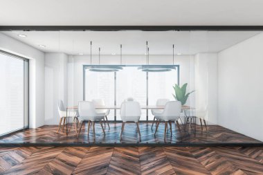 Beyaz ve cam duvarlı modern konferans odasının içi, koyu ahşap zemin, beyaz sandalyeli uzun toplantı masası ve bulanık şehir manzaralı pencereler. 3d oluşturma
