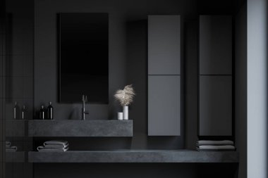 Koyu gri duvarları, rahat dolapları ve dikey aynası olan çatı katındaki lavaboyu kapatın. Katlanmış havlularla rafta. Spa konsepti. 3d oluşturma