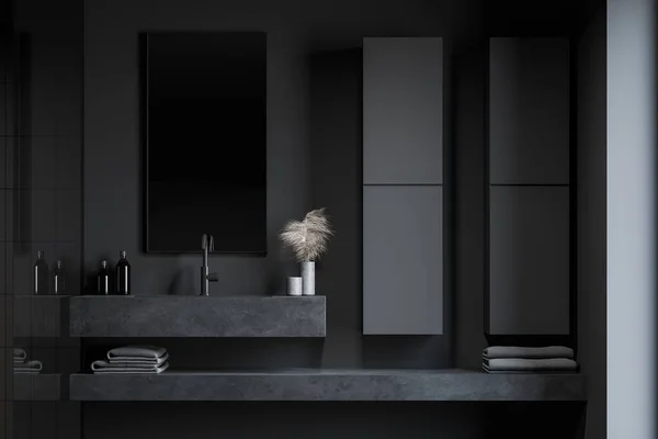 Großaufnahme Eines Massiven Steinwaschbeckens Loft Badezimmer Mit Dunkelgrauen Wänden Komfortablen — Stockfoto