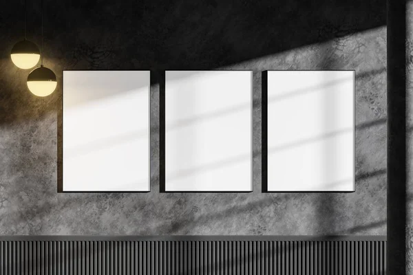 Três Cartazes Mock Verticais Pendurados Parede Concreto Cinza Escuro Sala — Fotografia de Stock