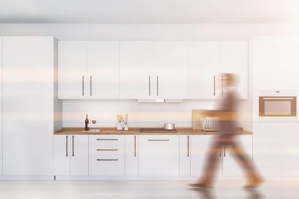 Waas Jongeman Wandelen Luxe Minimalistische Keuken Met Witte Muren Houten — Stockfoto