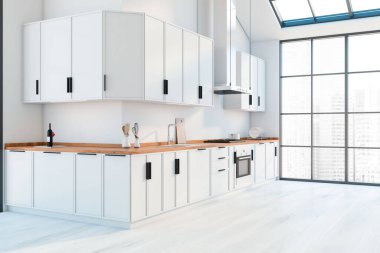 Lüks panoramik mutfağın köşesinde beyaz duvarlar, ahşap zemin, beyaz tezgahlar ve bulanık şehir manzaralı pencereler. 3d oluşturma