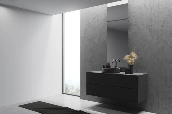 Esquina Elegante Baño Loft Con Paredes Blancas Piedra Suelo Hormigón — Foto de Stock