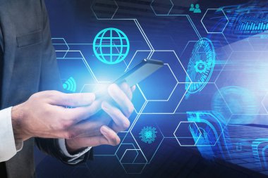 Şehirdeki akıllı telefonları kullanarak ağ arayüzünü iki kez kullanan iş adamlarına yaklaş. İletişim ve internet kavramı. Tonu ayarlanmış resim