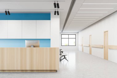 Ahşap resepsiyon masası, bilgisayar şık hastane salonunda duruyor, beyaz ve mavi duvarlar, kapalı kapılar ve ziyaretçi sandalyeleri var. Sağlık ve ilaç kavramı. 3d oluşturma