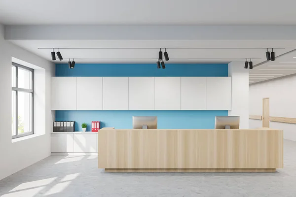 Interior Hospital Moderno Com Paredes Brancas Azuis Piso Concreto Recepção — Fotografia de Stock