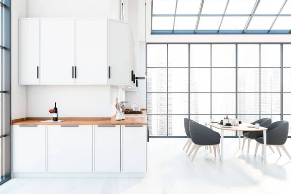 Innenraum Der Geräumigen Panoramaküche Mit Weißen Wänden Holzboden Gemütlichen Weißen — Stockfoto