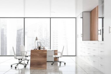 Panoramik CEO ofisi, beyaz ve ahşap duvarlar, döşeme döşemeleri, ziyaretçiler için sandalyeli bilgisayar masası ve klasörlü kitaplıklar. Bulanık şehir manzarası. 3d oluşturma