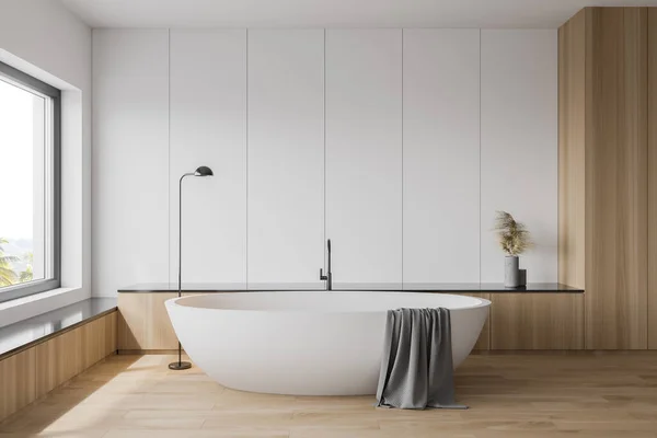 Interior Confortable Baño Con Paredes Blancas Madera Suelo Madera Cómoda —  Fotos de Stock