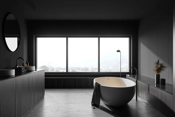 酒店浴室内部有灰暗的木制墙壁 混凝土地面 舒适的白色浴缸和带圆形镜子的水池 山景朦胧的窗户 3D渲染 — 图库照片