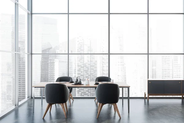 Interno Lussuosa Sala Pranzo Panoramica Con Pavimento Cemento Tavolo Legno — Foto Stock